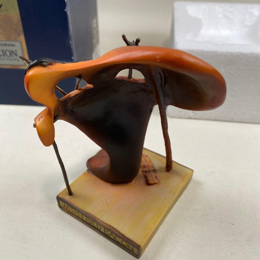 サルバドール・ダリ　焼いたベーコンのある柔らかい自画像　パラストーン