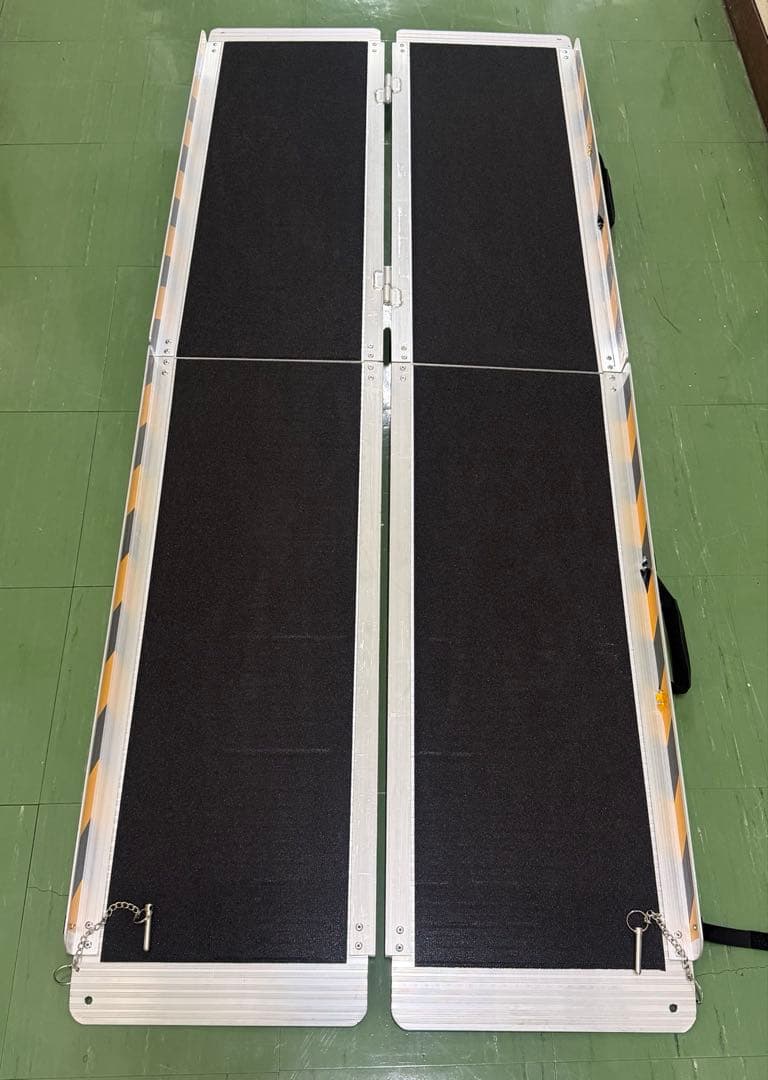 0130-0017折り畳み式　車椅子スロープ 4つ折り