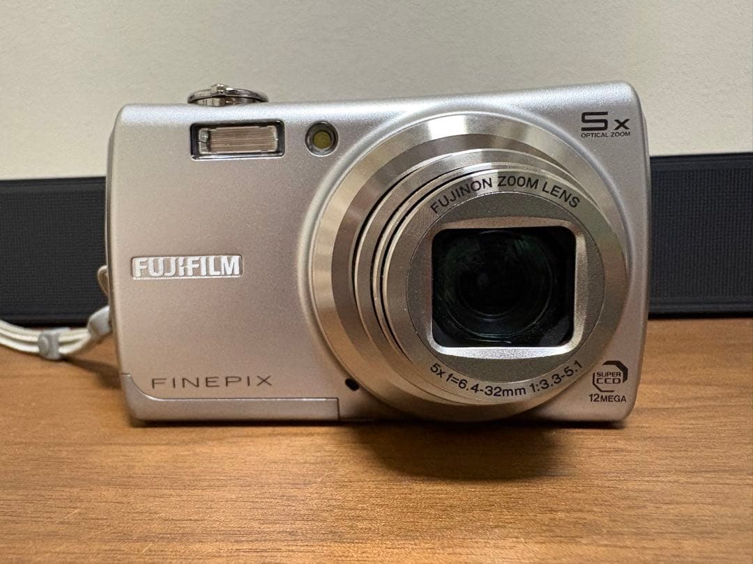 FUJIFILM FINEPIX F100fd デジタルカメラ　動作確認済み