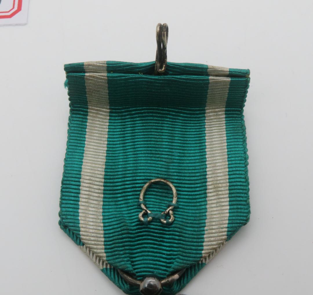 1070、功七級金鵄勲章　 記章 勲章 銀メダル1点