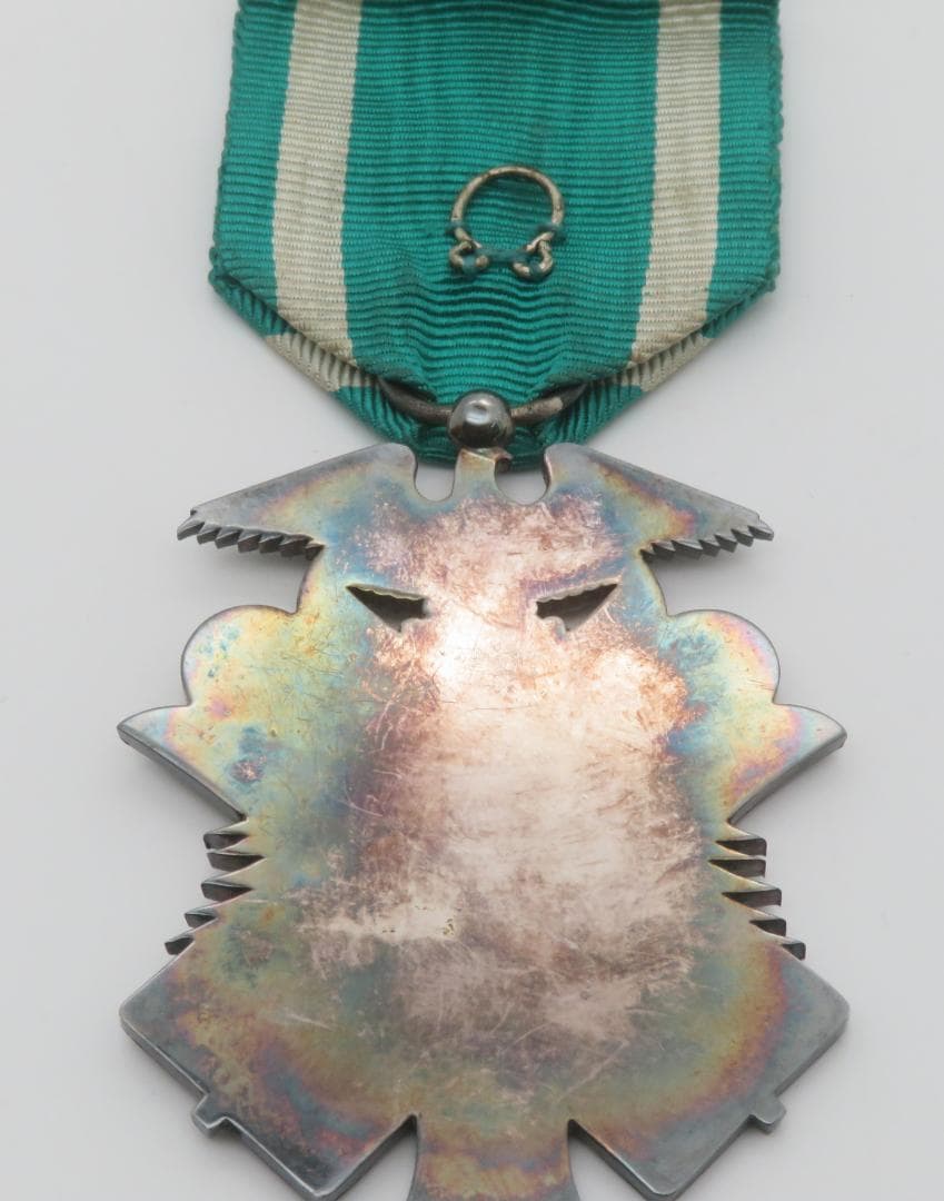 1070、功七級金鵄勲章　 記章 勲章 銀メダル1点