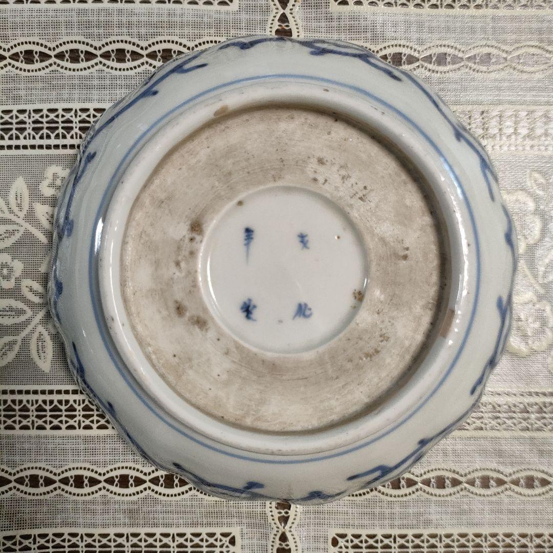 成化年製　古伊万里　染付『松竹梅紋皿』、裏面は蛸唐草紋様