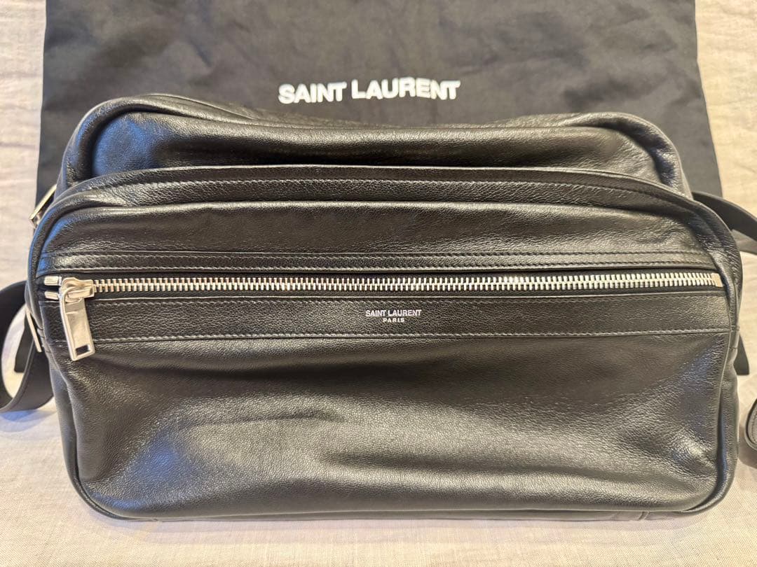 SAINT LAURENT ブラックレザー ショルダーバッグ　2回使用