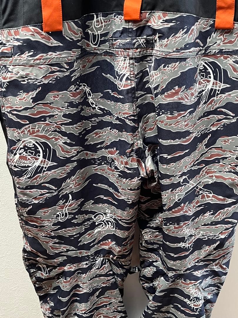 686 ✖️ SKETCHY TANK ビブパン