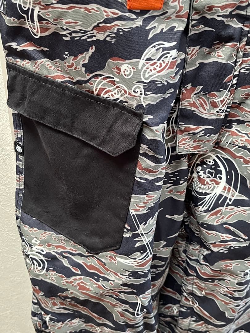 686 ✖️ SKETCHY TANK ビブパン