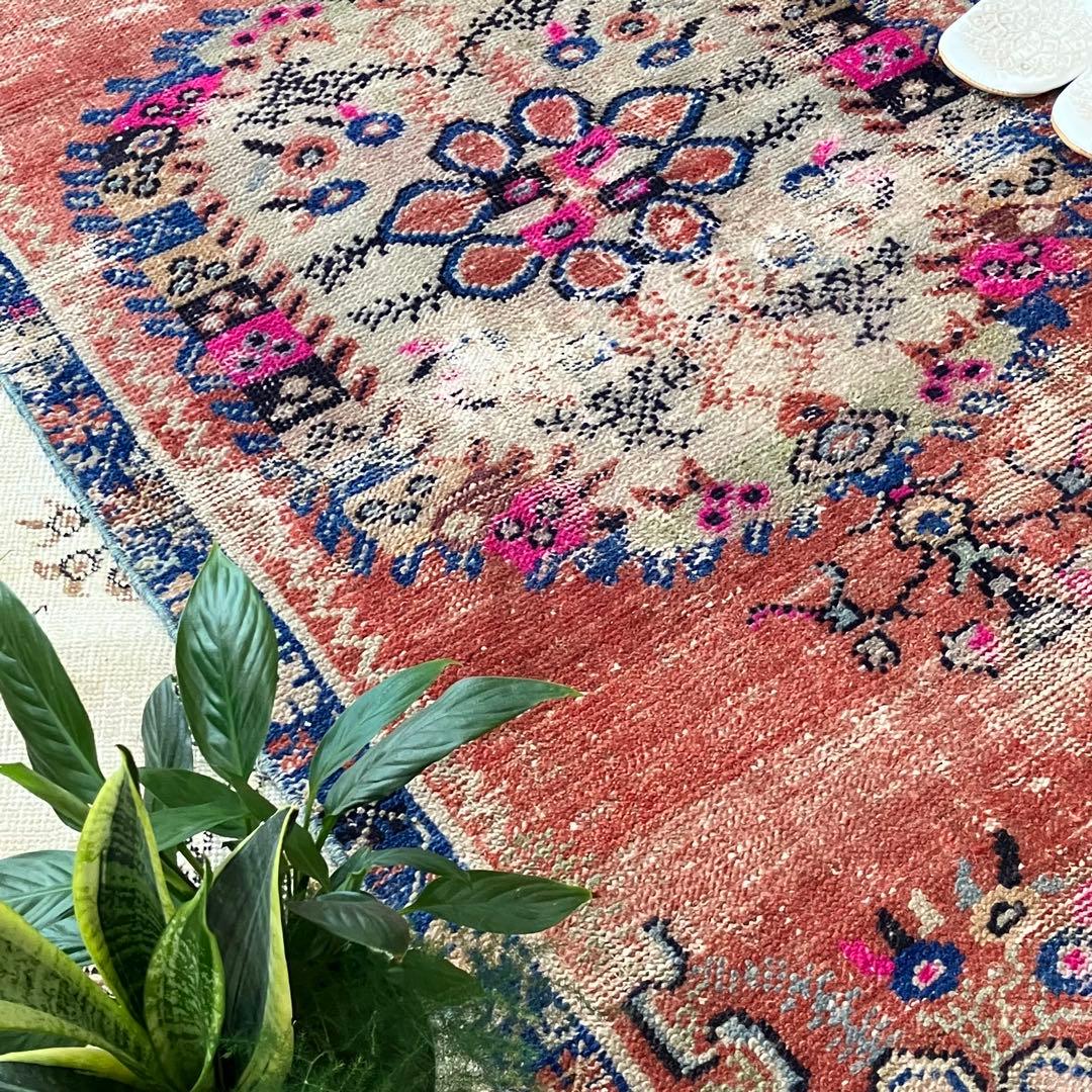 貴重✳︎ギュネイ✳︎84×157シャビー　レッド　ネイビー　トルコヴィンテージラグ