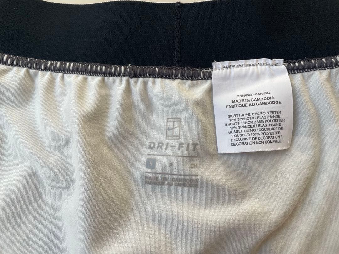 Nike テニススコート 黒 フローラル柄　US-Sサイズ