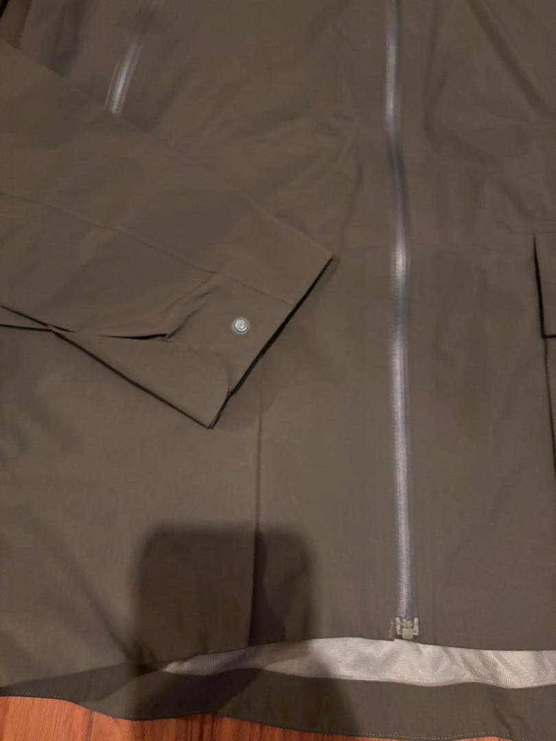 lululemon カーキー　レディース　フード付きジャケット サイズ4