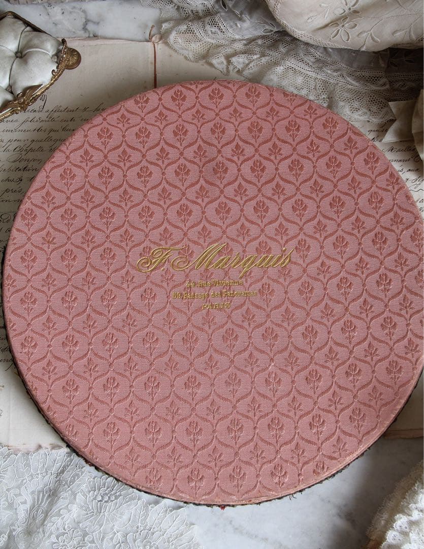 フランスアンティークレースとロココリボンカルトナージュ飾り