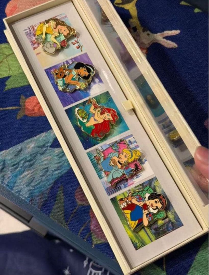 上海ディズニーランド正規品　プリンセス　アリエル　ピンバッジ　限数300ラスト1