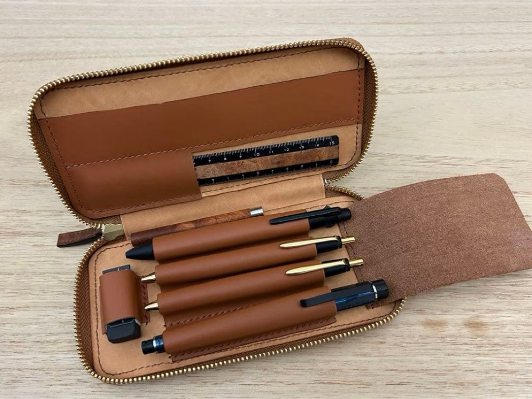 4本挿　ラウンドジップペンケース　ヌメ革　本革　バハギア　似