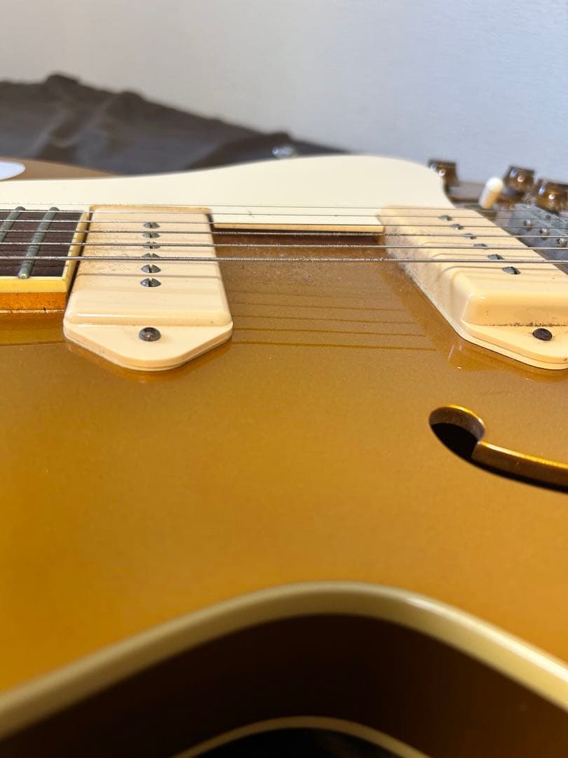 セミアコ　ARCHTOP Tribute ゴールド