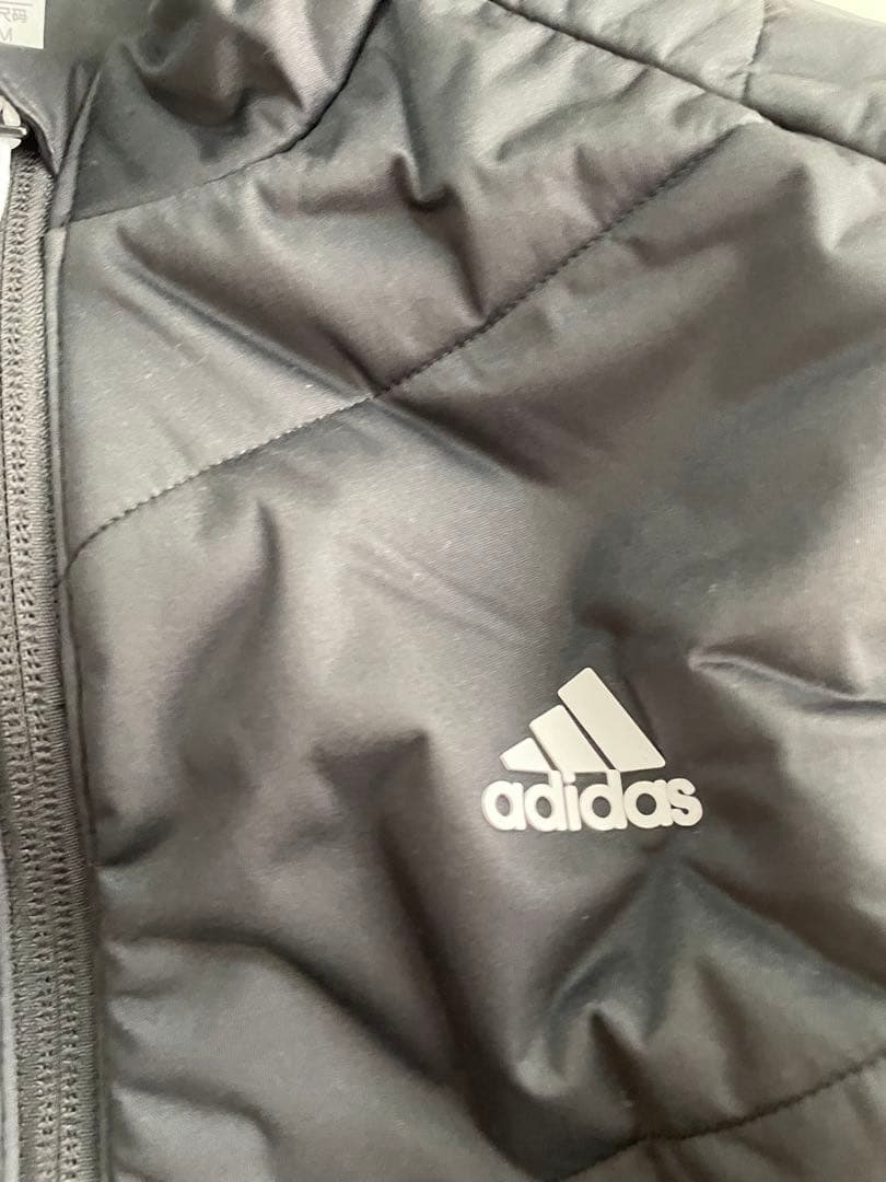 新品　激安　定価35200円　アディダスゴルフ　中わた　セットアップ　L