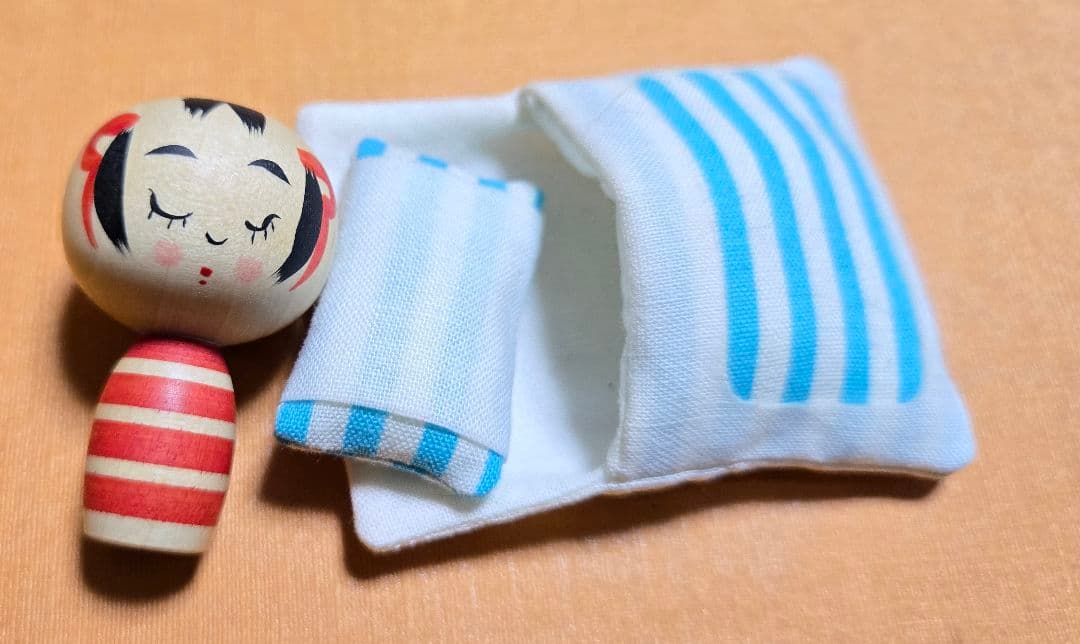 【ミニこけし】鈴木明　お布団&眠りこけし