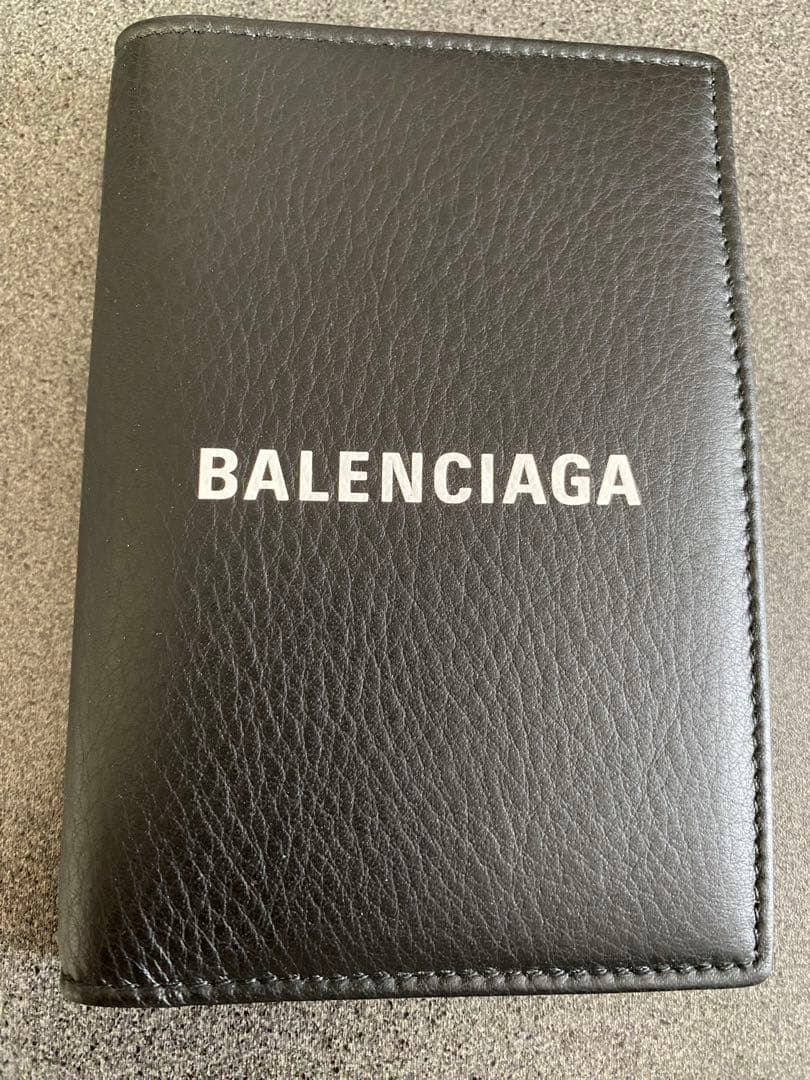 バレンシアガ　パスポートケース
