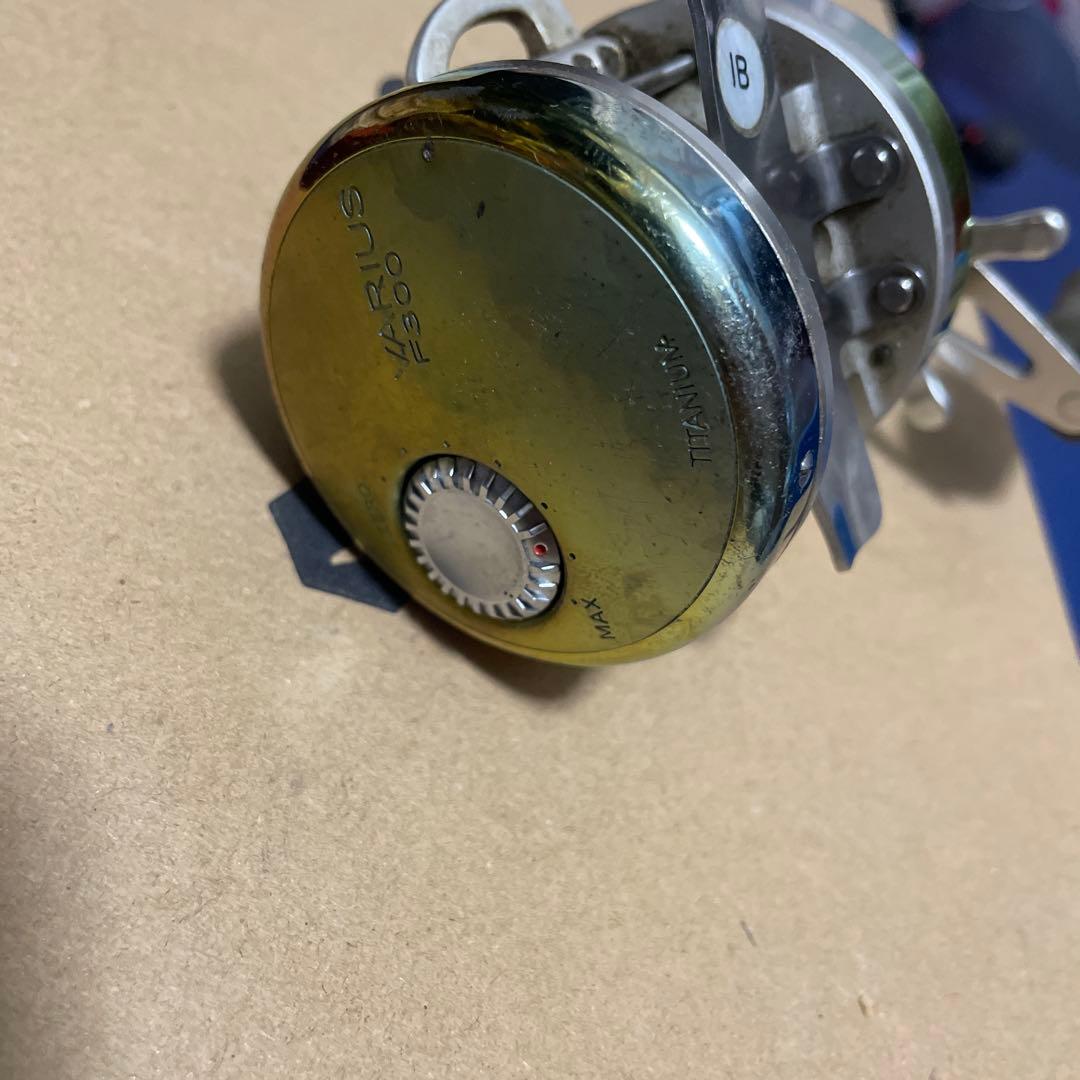 VARIUS F300 ベイトリール チタン