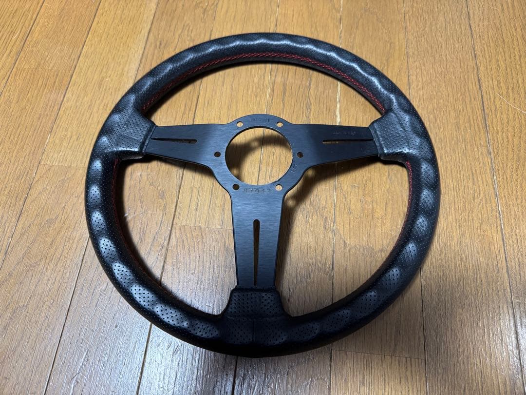 ナルディ　ステアリング33π パンチングレザー