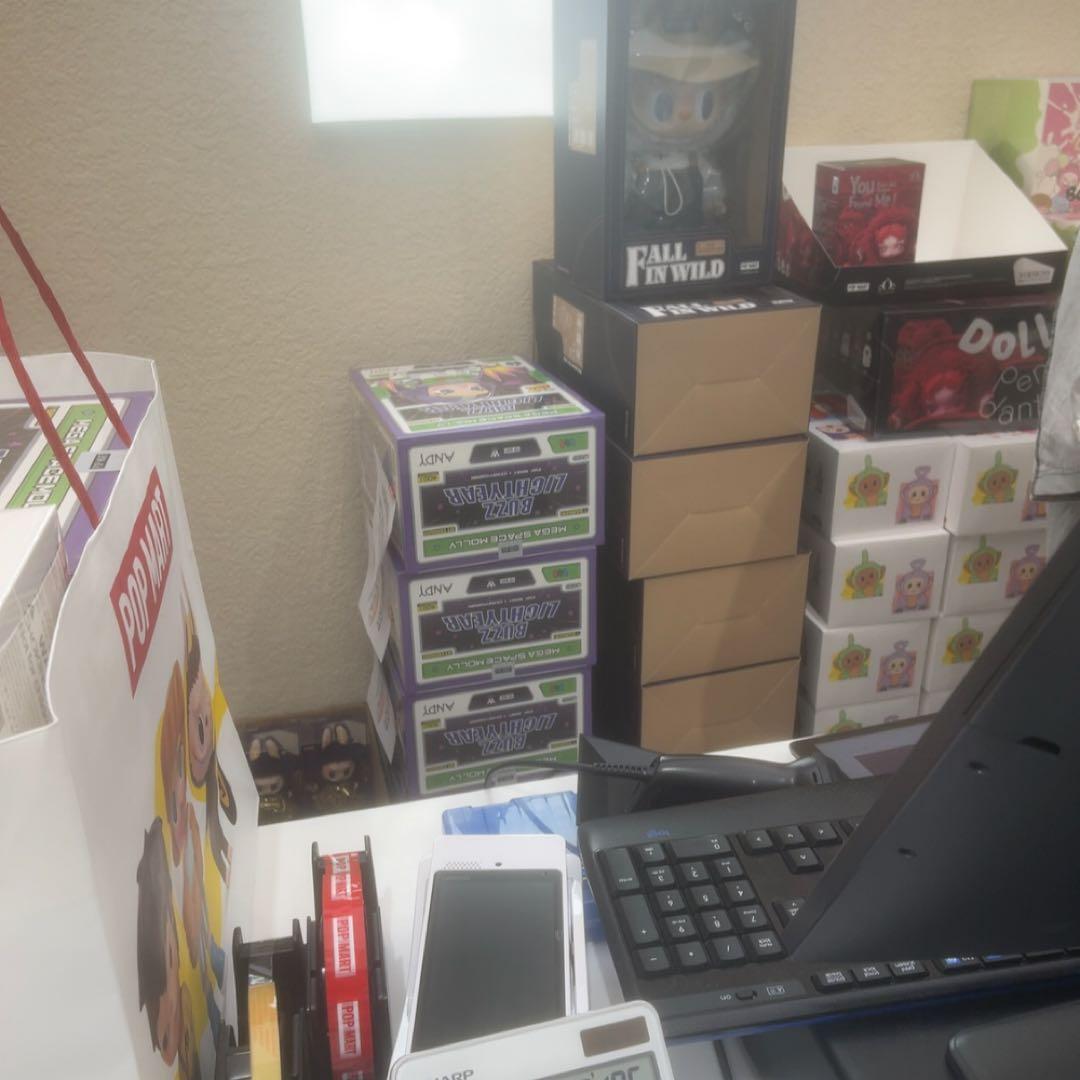 モリー　バズ・ライトイヤー　ポップマート新作