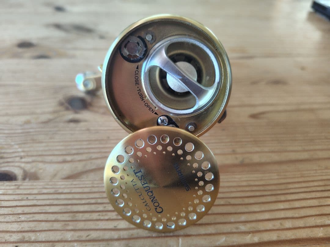 シマノSHIMANO カルカッタコンクエスト200f 右巻き