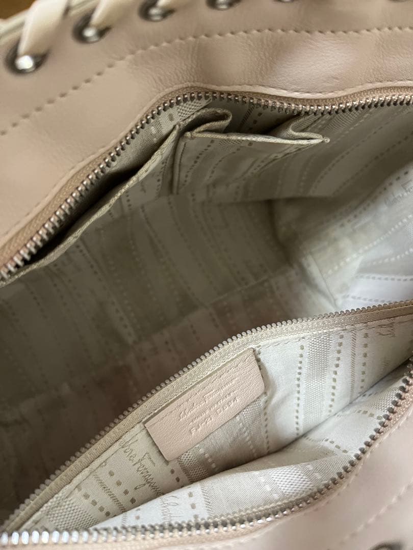 Ferragamoトートバッグ