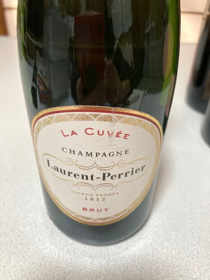 モエ.シャンドン.ロゼ3本、ローランペリエ１本、4本セット