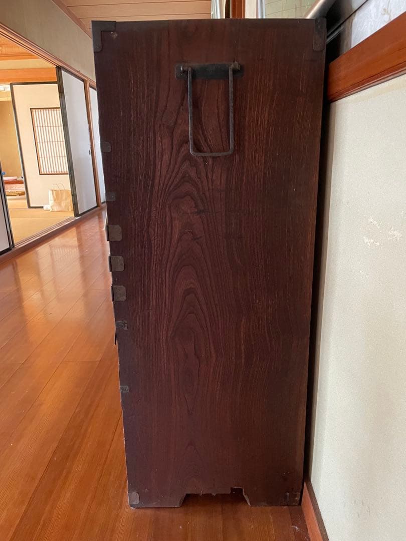 伝統的な日本の木製タンス