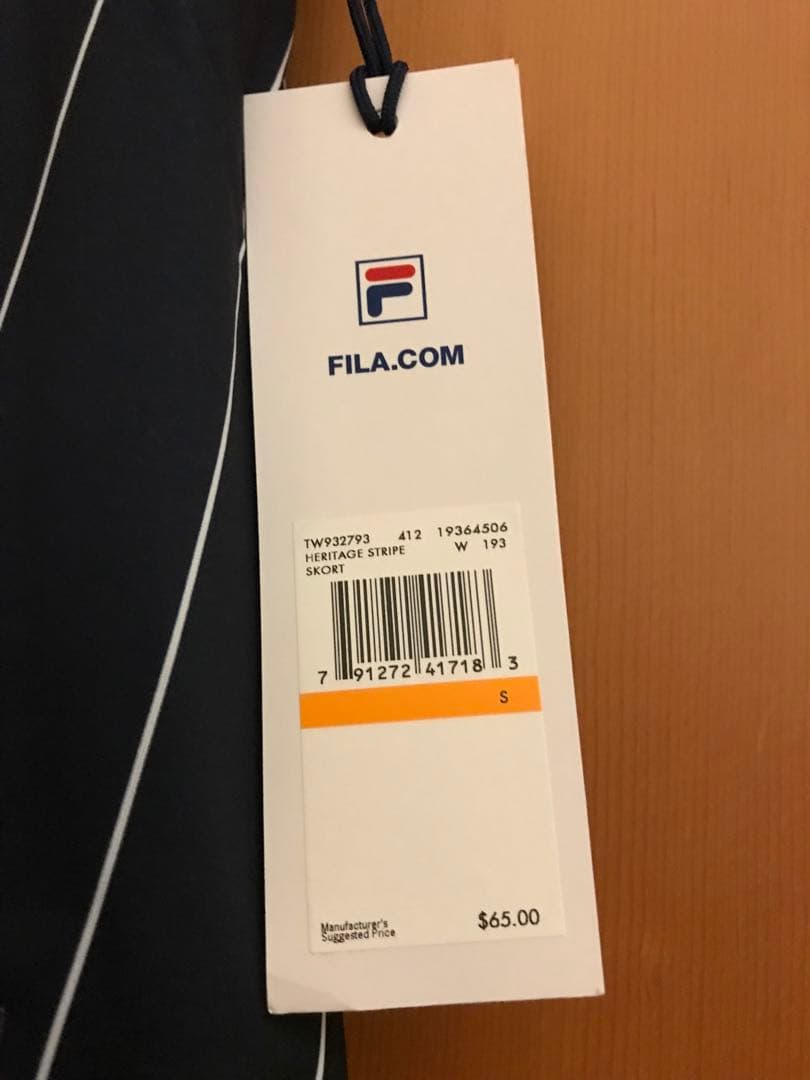 フィラ  テニスウェア　紺色スコート　US-Sサイズ　新品