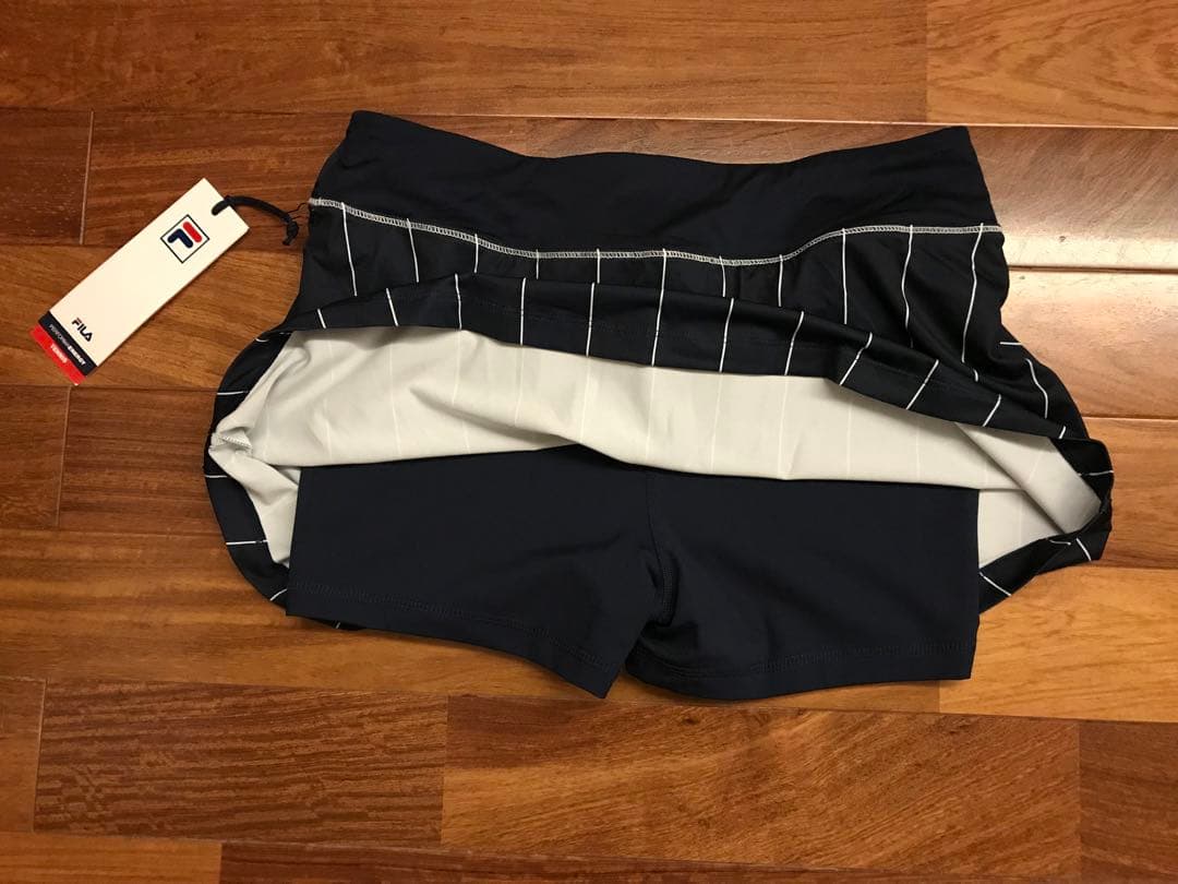 フィラ  テニスウェア　紺色スコート　US-Sサイズ　新品