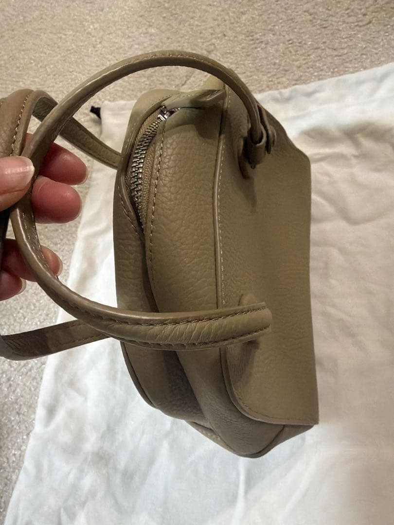 VASIC カーキ レザー ハンドバッグ