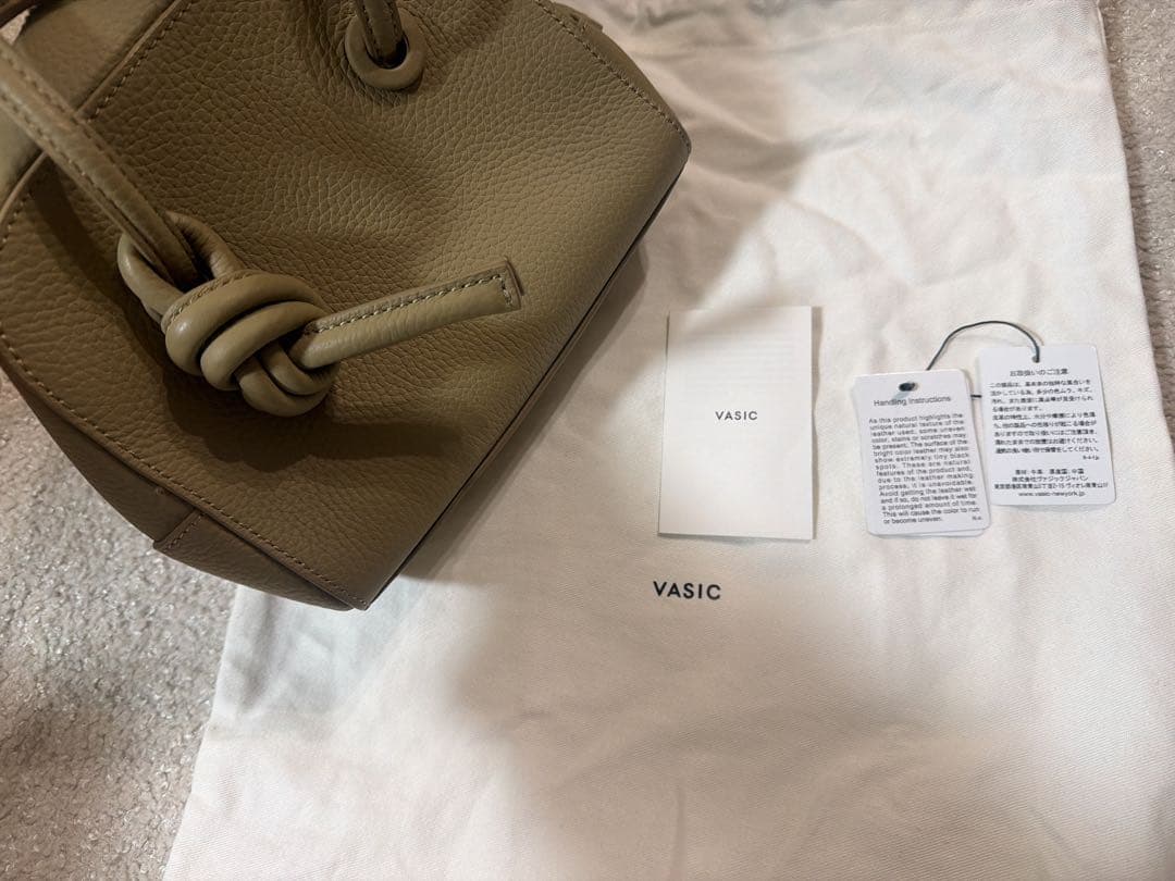 VASIC カーキ レザー ハンドバッグ