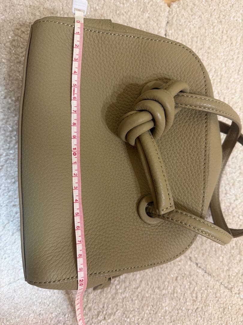 VASIC カーキ レザー ハンドバッグ