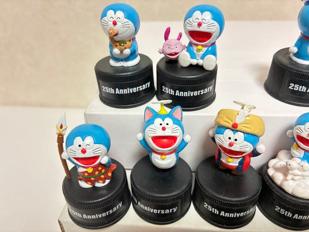 ドラえもん映画　25周年記念ペットボトルキャップ　フィギュアセット