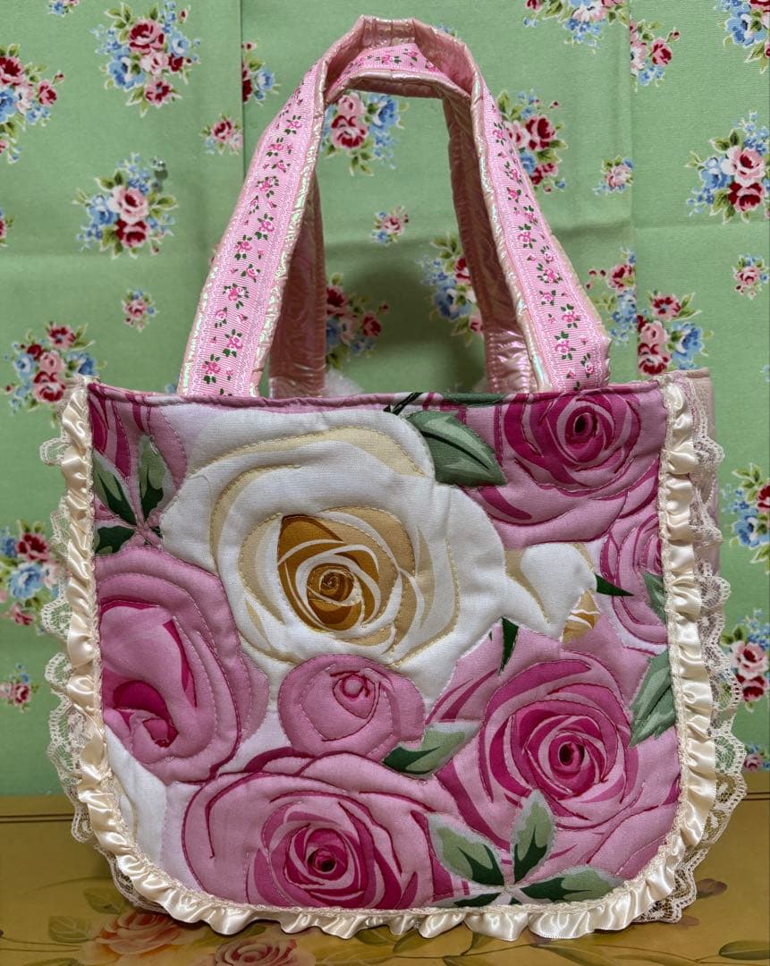 m*e様 コヤンイサムチョン　オッドアイ縫い付け　ラウンド型トートバッグ