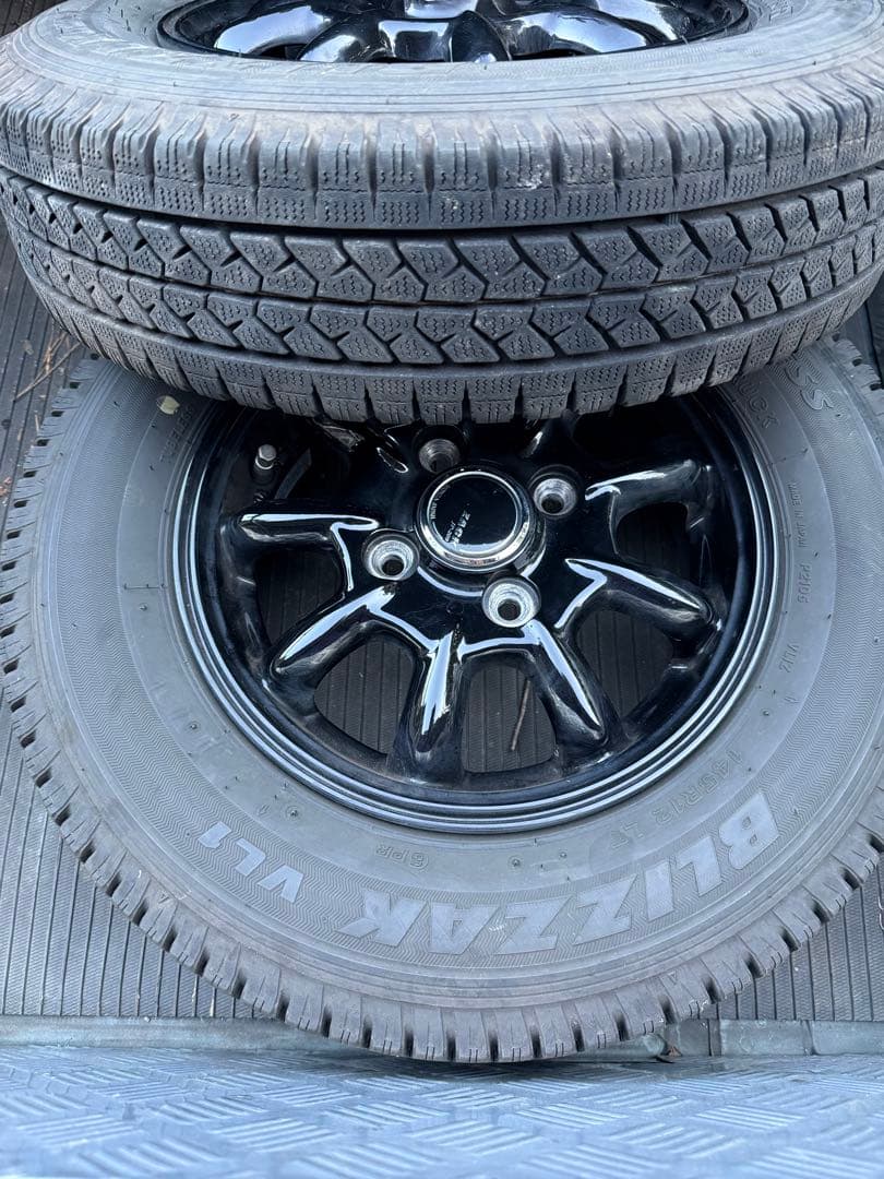 ブリヂストン スタッドレスタイヤ ブラックホイールセット