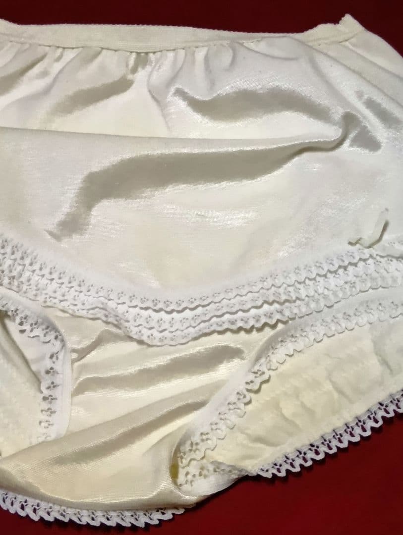 YONEX　アイボリー ショートフリルのアンダースコート