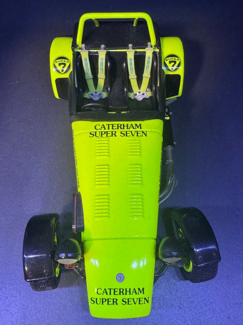 京商　Caterham Super Seven 1/18 蛍光イエロー