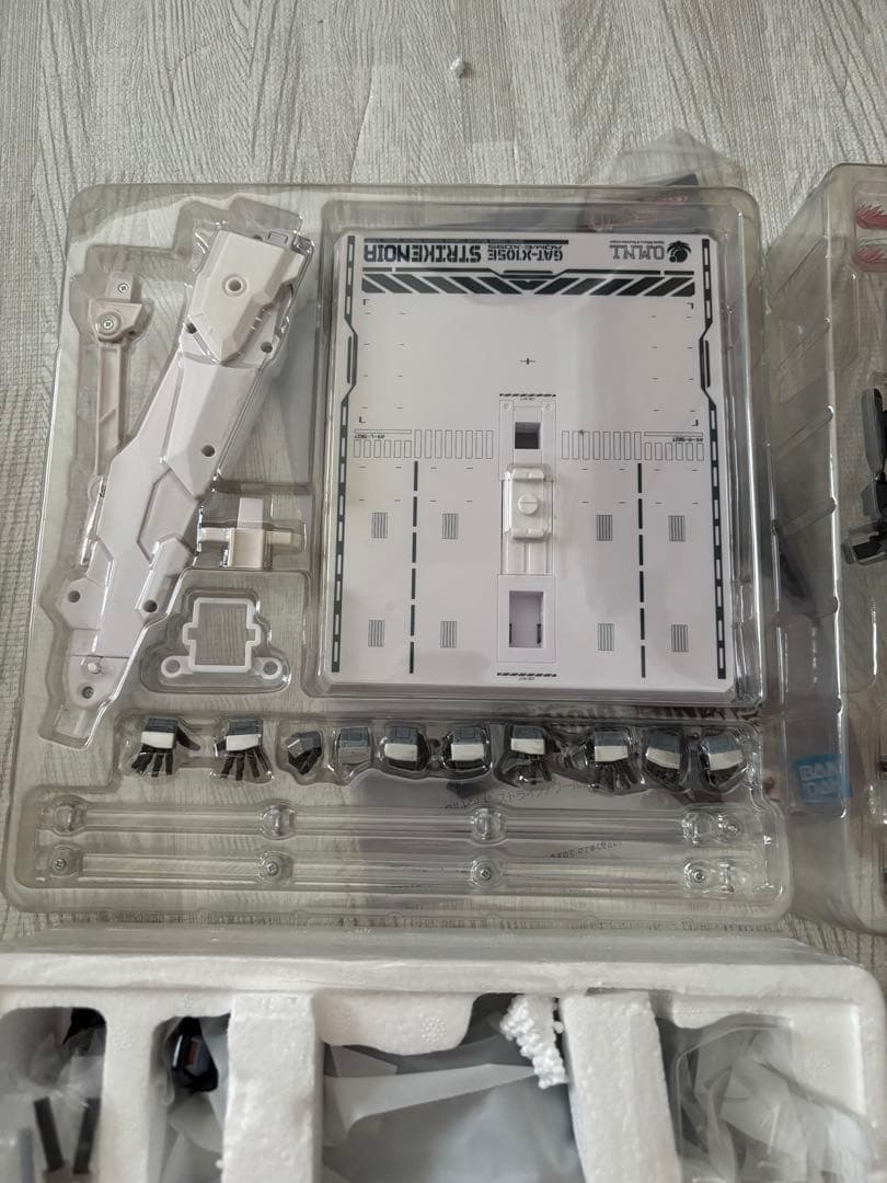 メタルビルド　ストライクノワールガンダム