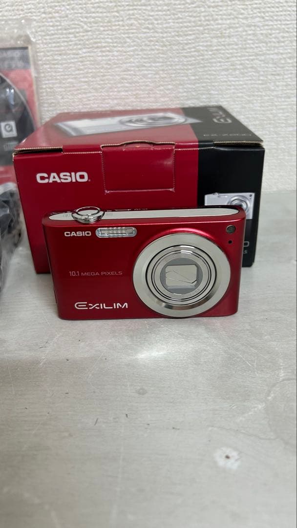 CASIO EXILIM デジカメ　デジタルカメラ　10.1メガピクセル レッド