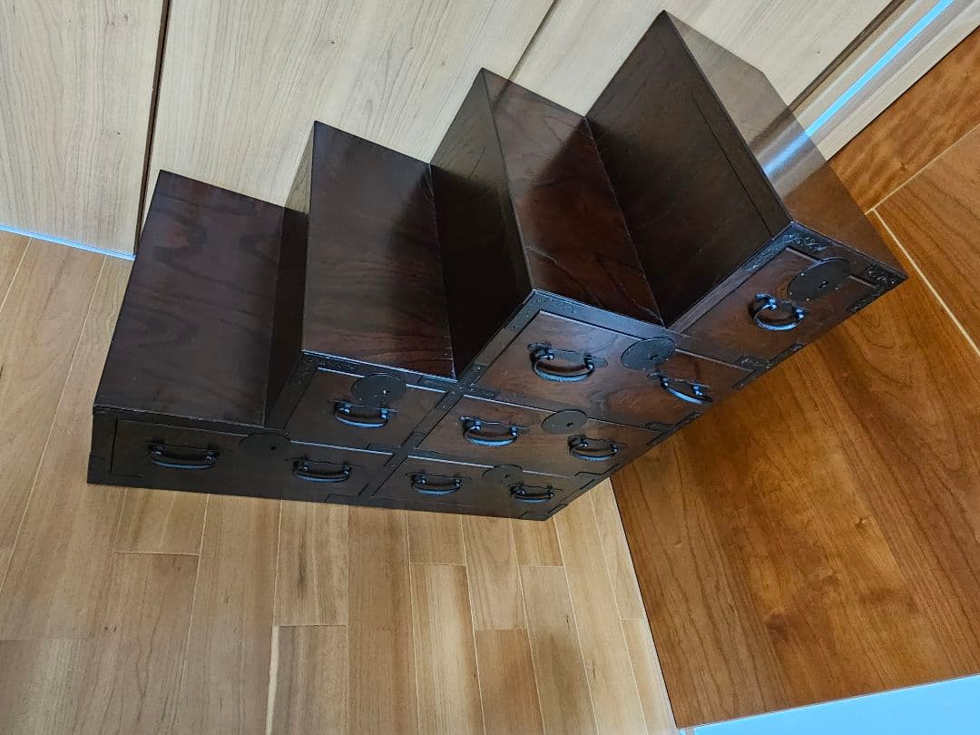 （株）青木産業　階段箪笥