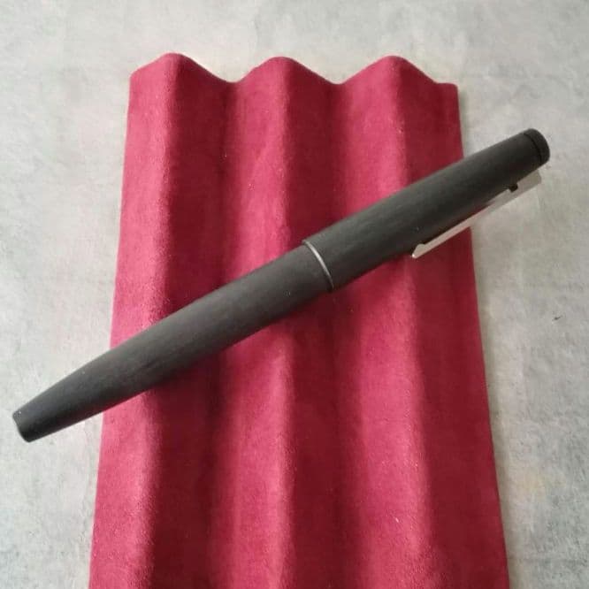 逸品　LAMY(ラミー) 2000 L01万年筆　F又はM　永遠のロングセラー