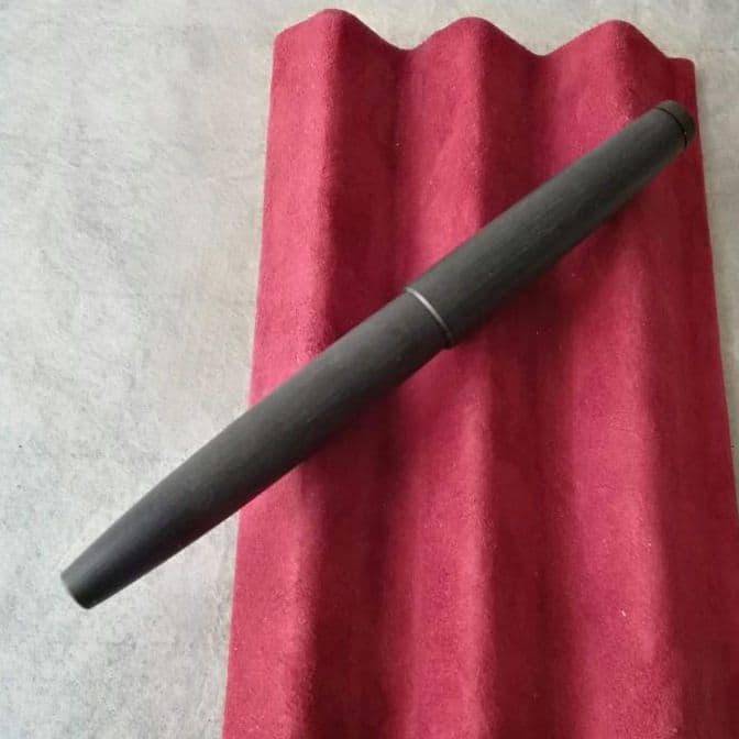 逸品　LAMY(ラミー) 2000 L01万年筆　F又はM　永遠のロングセラー