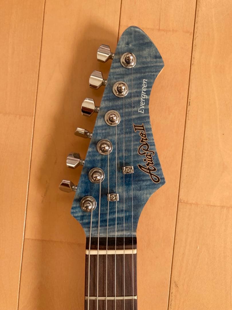 ブルーの虎目が美しい美品エレキギター！