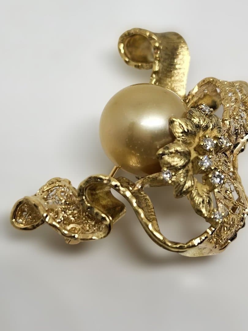 K18ブローチ、トップ南洋ゴールド パール付き