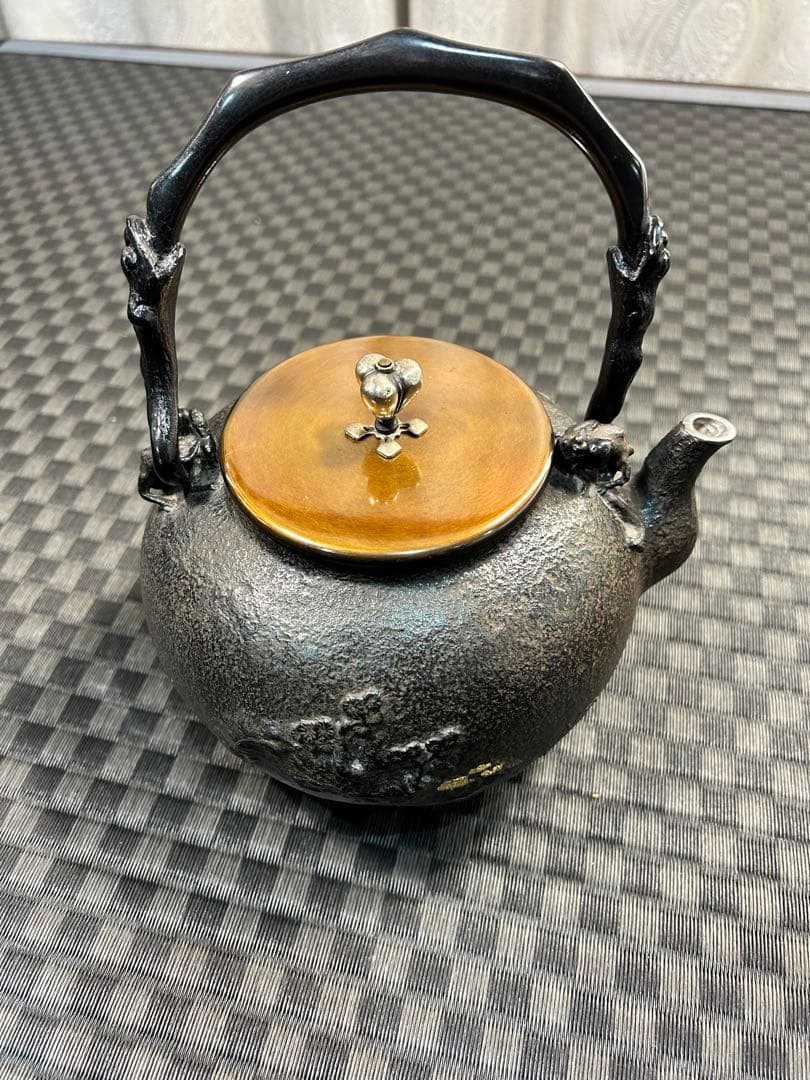 高岡鋳物　黒鉄瓶　蟹紋様