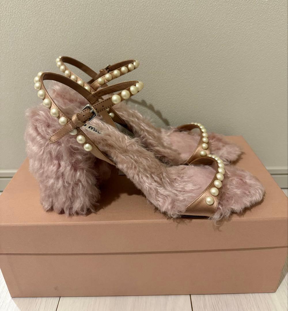 miu miu ファー＆パールサンダル