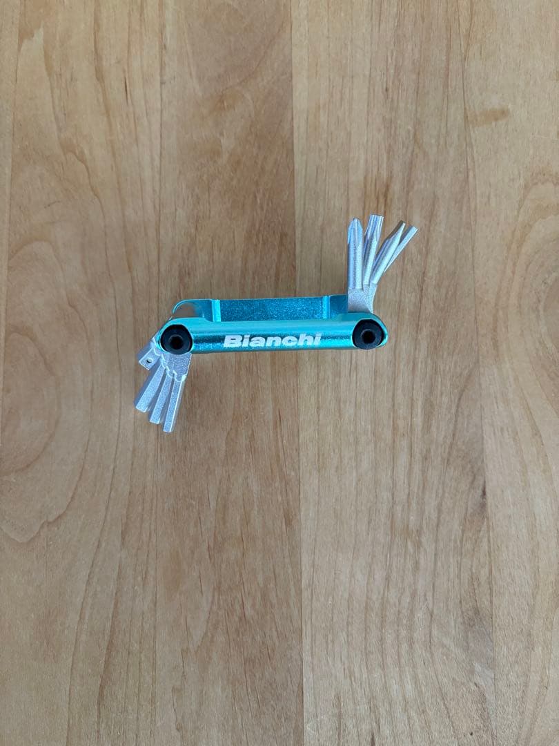 【美品・即購入可・価格交渉可】 Bianchi 携帯工具セット パンク修理キット