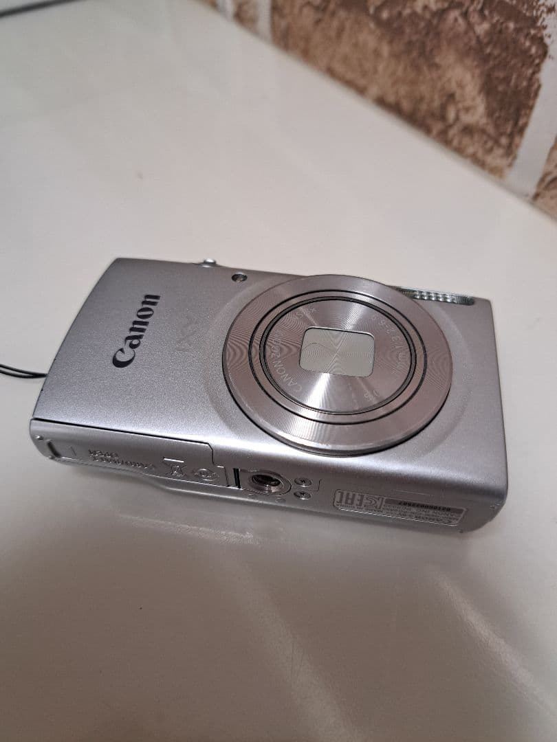 Canon コンパクトデジタルカメラIXY 200　メモリーカード16GB 付き