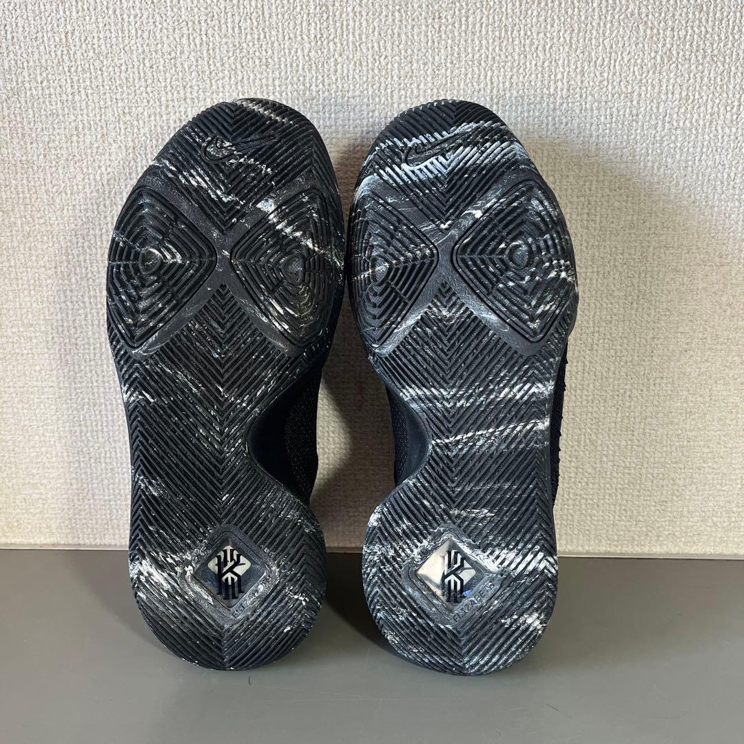 【新品未使用】kyrie3 Triple Black 26cm