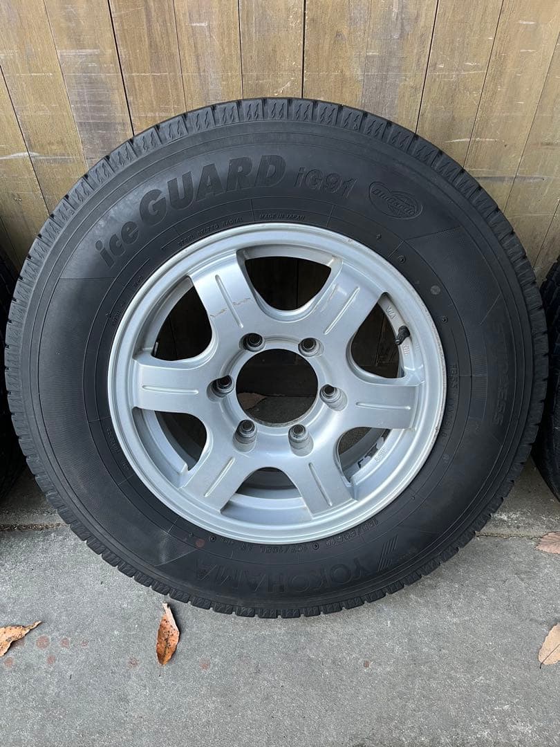 ハイエース　スタッドレスタイヤ4本セット 195/80R15