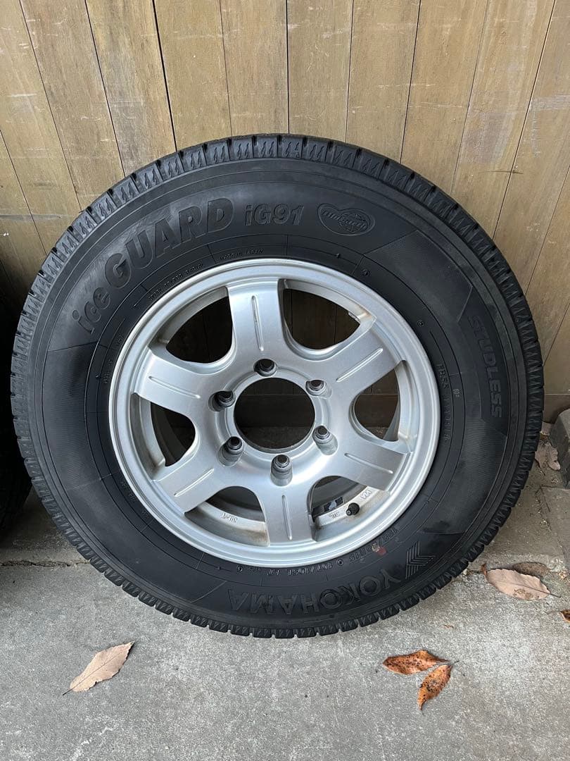 ハイエース　スタッドレスタイヤ4本セット 195/80R15